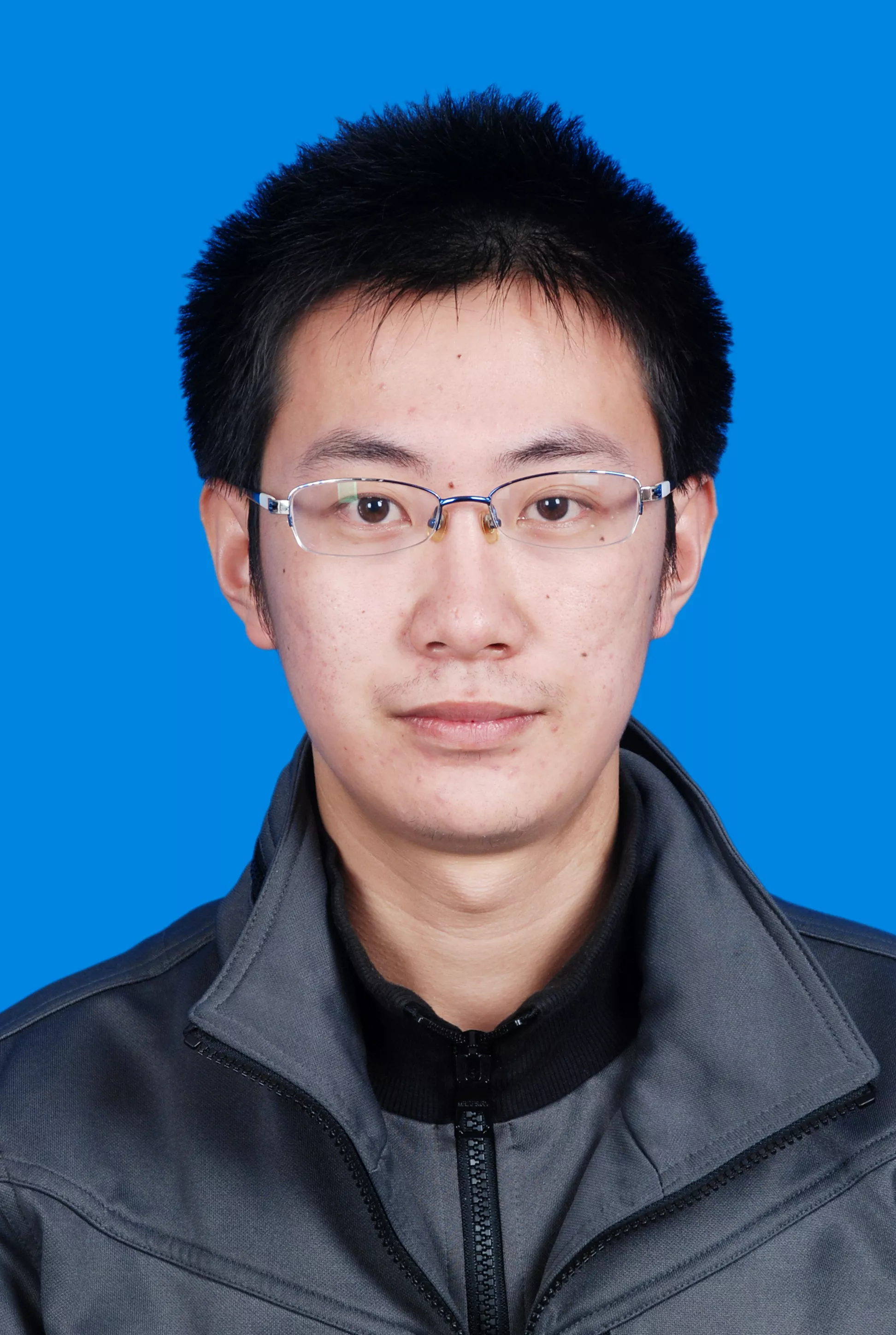 吴凌 · 华港科技